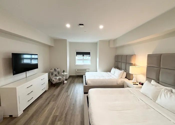 Luxury hotel only: Seaport Suites