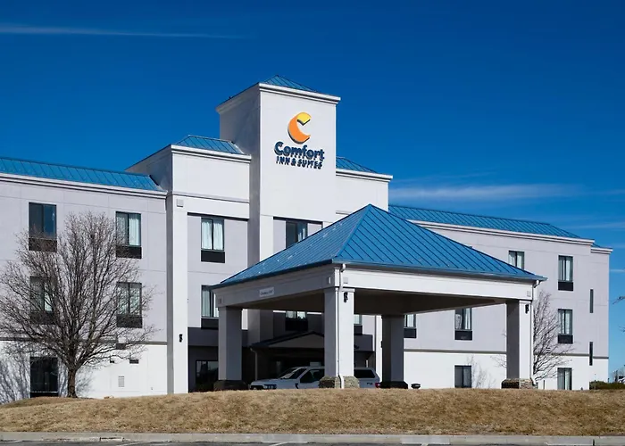 Pet Friendly hotel: Comfort Inn & Suites Hutchinson