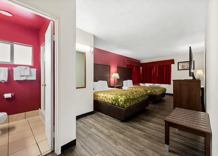 Hotel with view: Econo Lodge Fallon Naval Air Station Area