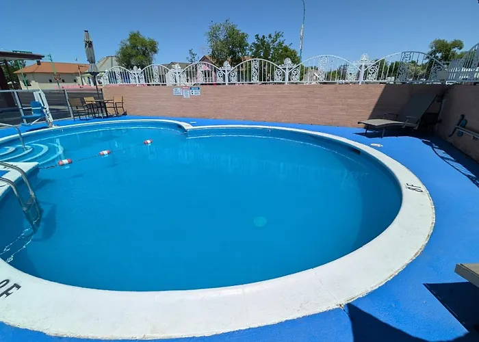 Hotel with view: Econo Lodge Fallon Naval Air Station Area
