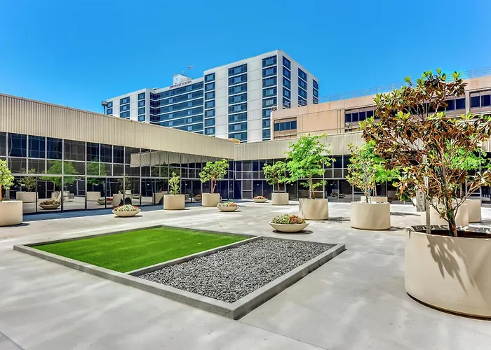  Hilton Los Angeles Airport