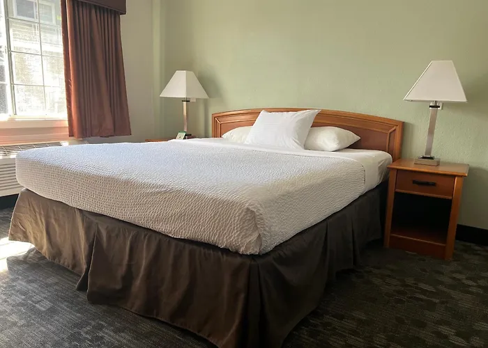 Resorts Guide Parmani Near Stanford University