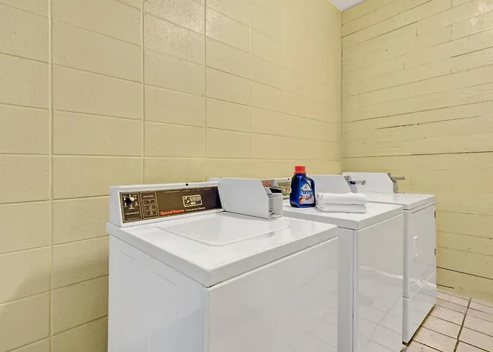 Super 8 By Wyndham Indianapolis South