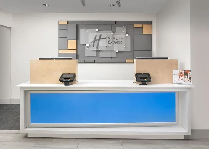 Resort: Holiday Inn Express San Antonio North Riverwalk Area By Ihg