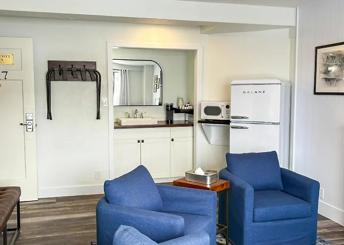 Pet Friendly hotel: Hotel Nevada & Gambling Hall