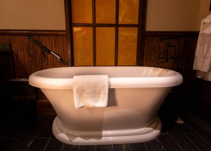 Boutique hotel only: Big Cypress Lodge