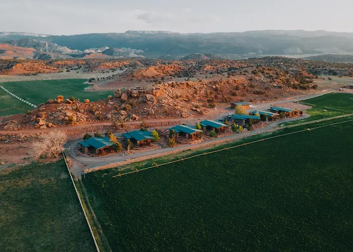 Pet Friendly hotel: Cougar Ridge Resort