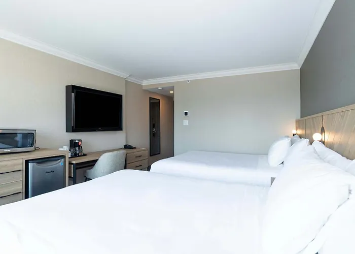 Sandman Signature Vancouver Downtown Hotel