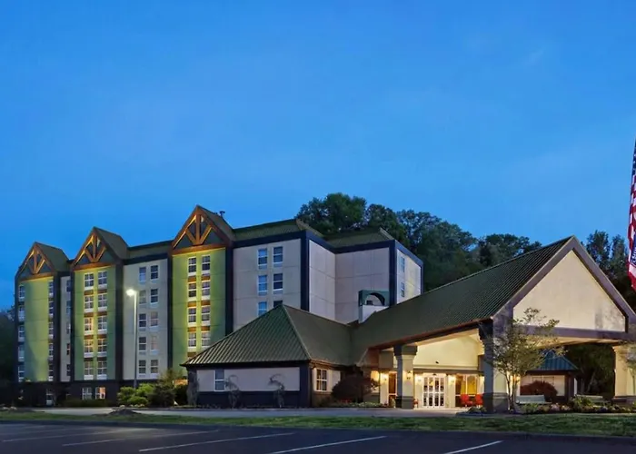 Hotel near College: Hampton Inn & Suites Pigeon Forge On The Parkway