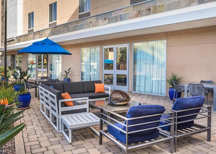 Luxury hotel only: Hampton Inn & Suites Riverside/Corona East