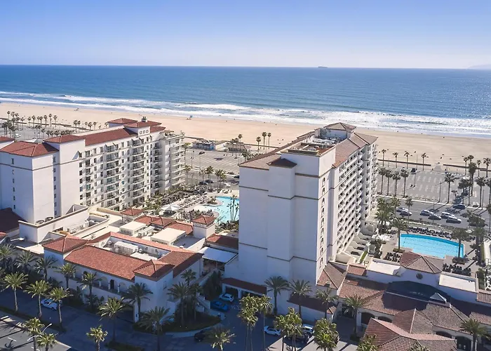 Hotel with Tennis: The Waterfront Beach Resort, A Hilton Hotel
