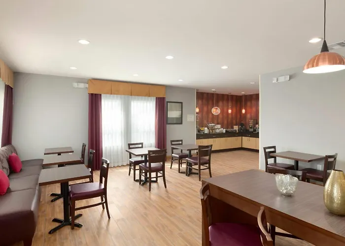 Super 8 By Wyndham Carrizo Springs