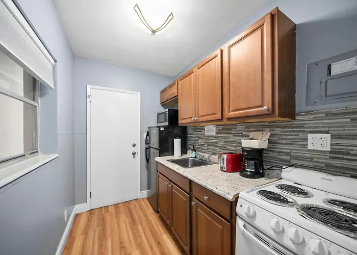 Hotel with pool: Sea Steps By Lowkl