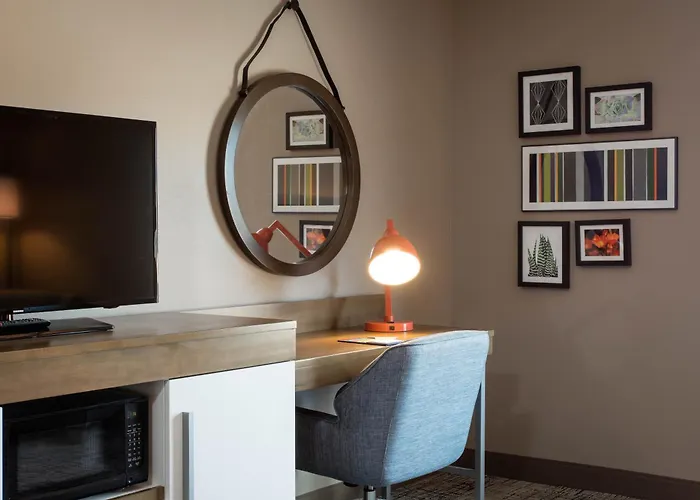 Luxury hotel only: Hampton Inn & Suites St. George