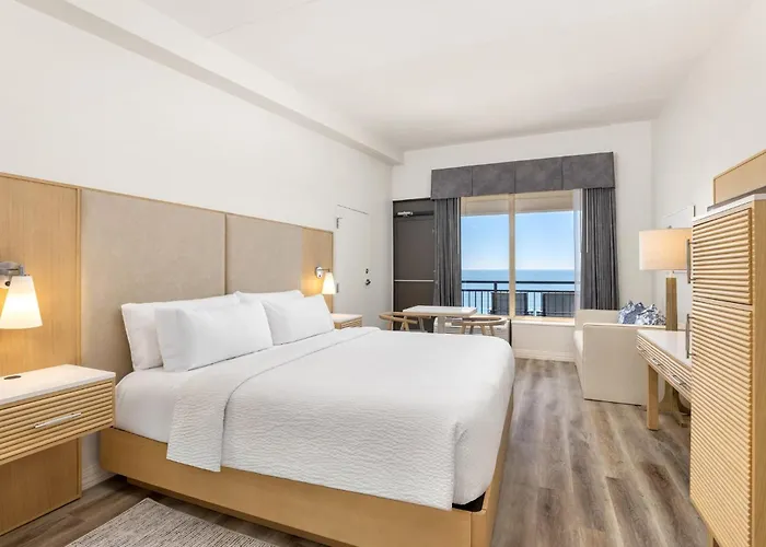Hotels with tennis Holiday Inn Galveston - On The Beach By Ihg