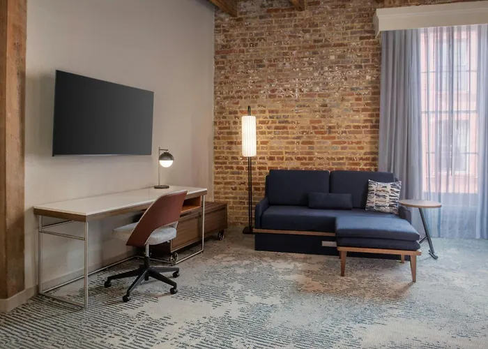 Courtyard By Marriott New Orleans Warehouse Arts District