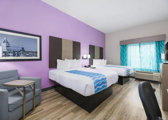 Hot Tub in Room La Quinta By Wyndham Clarksville