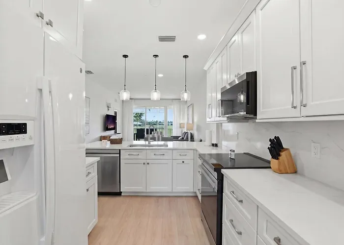 Greenlinks Golf Villas At Lely