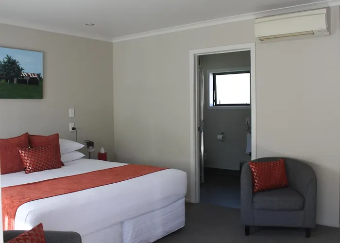 Luxury hotel only: Albert Court Motor Lodge