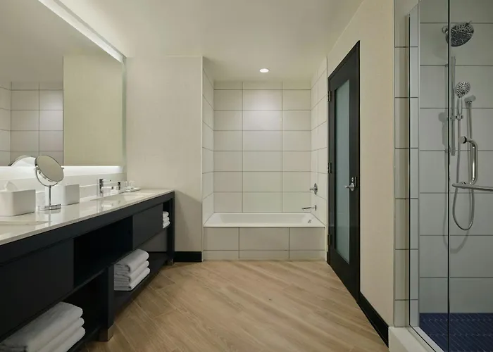 Pet Friendly hotel: The Alexander