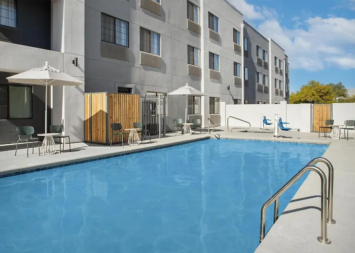 Cheap hotel: Spark By Hilton Tucson Airport