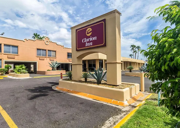 Hotel with pool: Clarion Inn Near Mcallen Airport