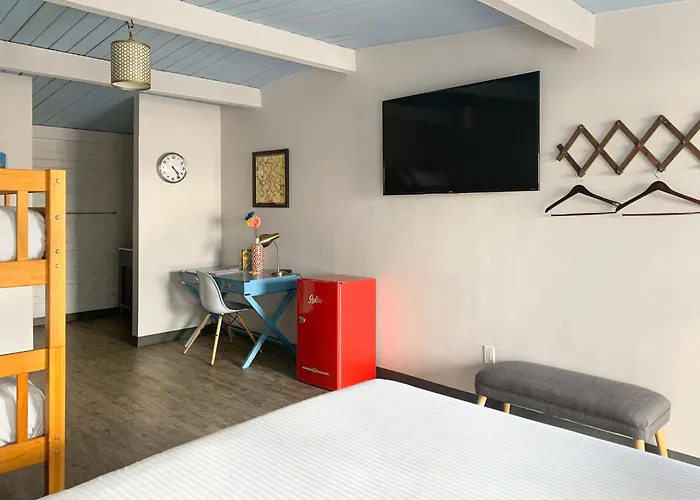 Ping Pong hotel: Hotel Mccoy Tucson - Art, Coffee, Beer, Wine, Pool