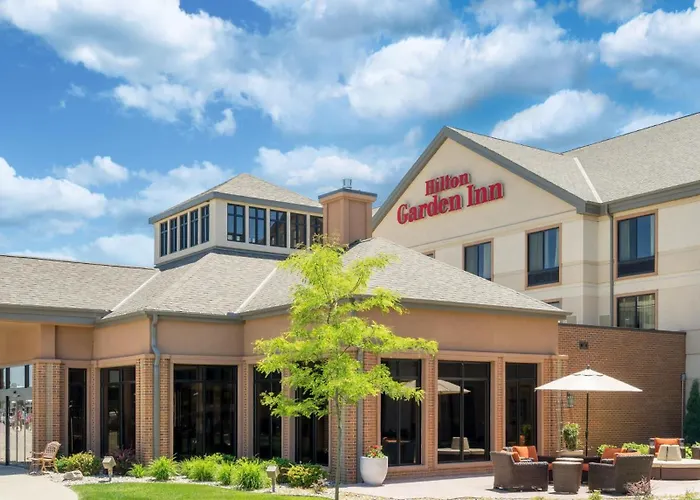 3 star hotels Hilton Garden Inn Sioux City Riverfront
