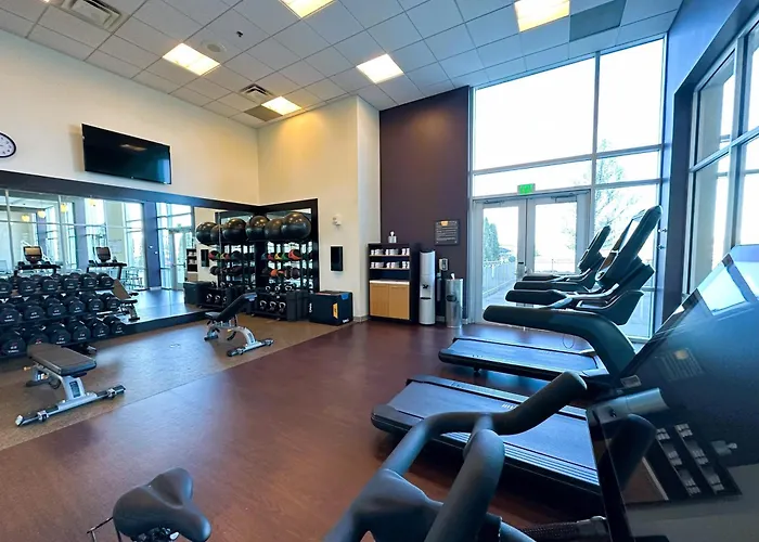 Pet Friendly hotel: Doubletree By Hilton Bay City - Riverfront