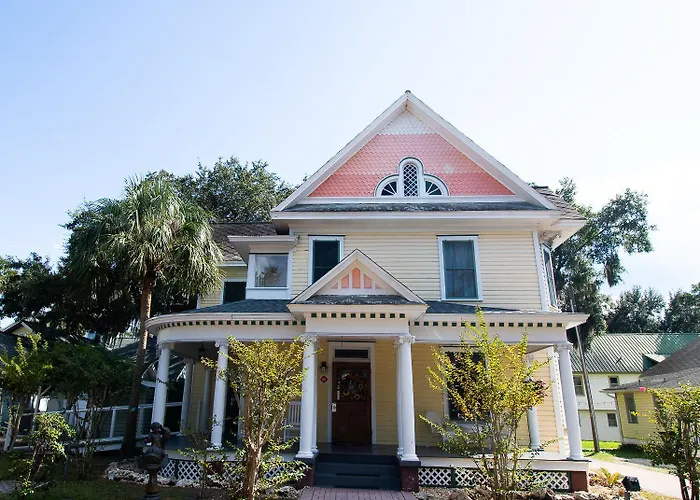 Luxury hotel only: Sweetwater Branch Inn