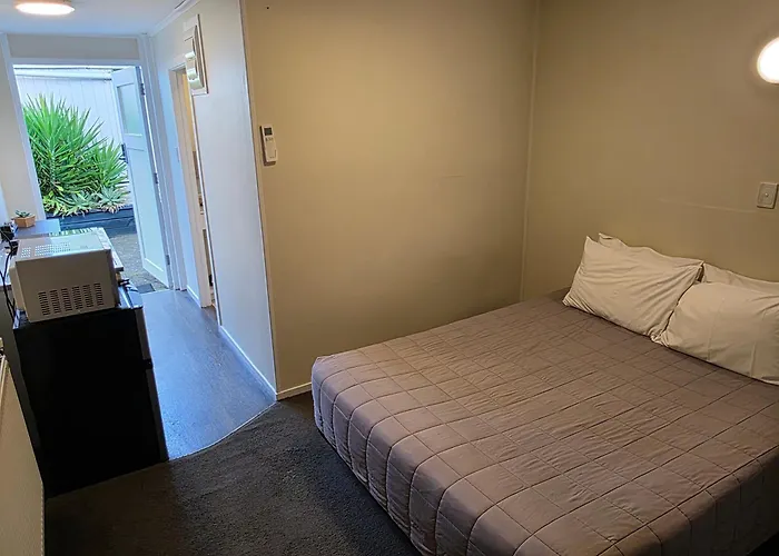Fernleaf Motel