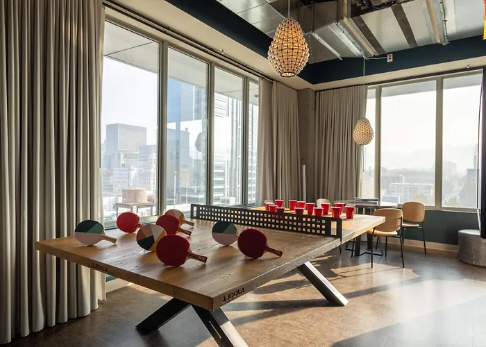 Family resorts Moxy Portland Downtown