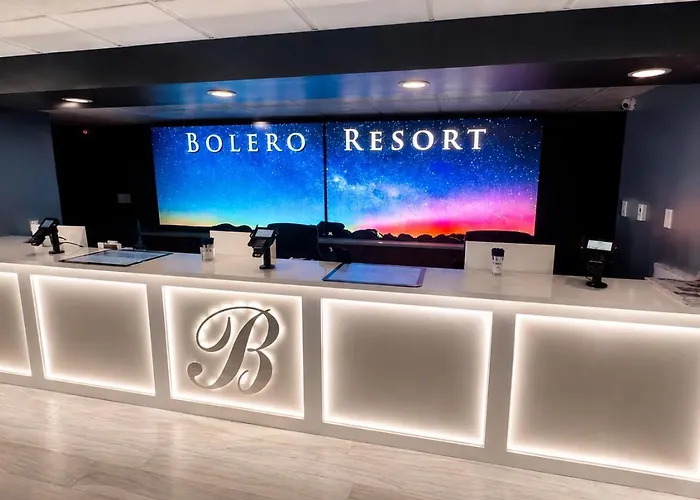 Hotel with pool: Bolero Resort