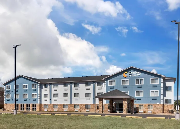 Quality Inn & Suites Wisconsin Dells Downtown - Waterparks Area Newly Renovated 2026