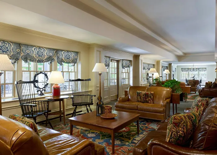 Luxury hotel only: Williamsburg Lodge, Autograph Collection