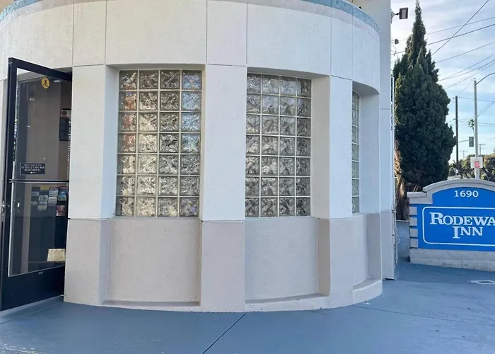Cheap hotels Rodeway Ventura Midtown