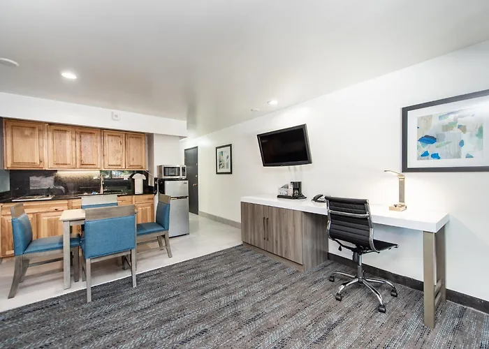 Oyster Bay Inn & Suites