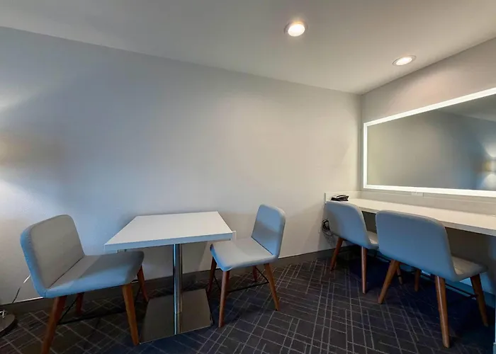 Family Friendly Hotels Comfort Inn & Suites Sturbridge-Brimfield
