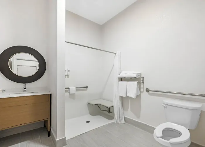 3 star hotels Comfort Suites Near Indianapolis Airport