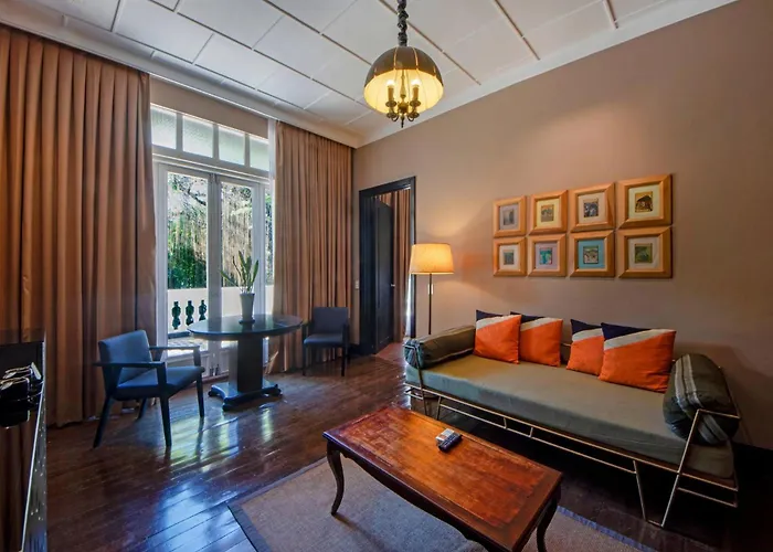 Romantic hotels Henry Manila