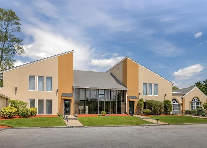 Hotel near College: Best Western Plus, The Inn At Hampton