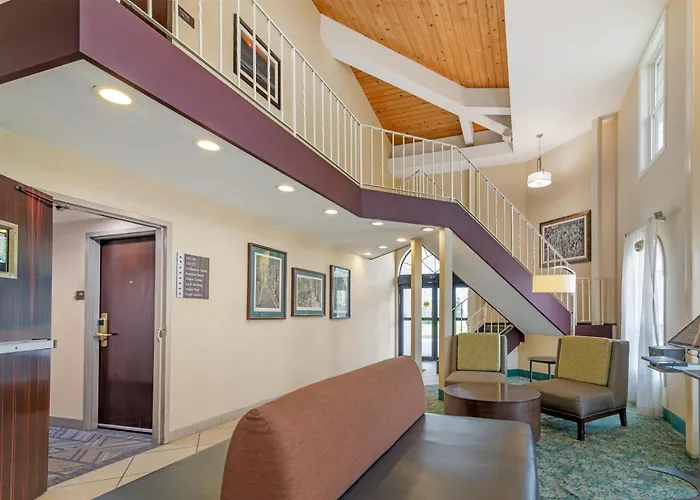 Best Western Plus, The Inn At Hampton