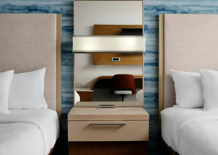 Courtyard By Marriott Bayfront