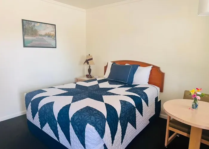 Golden West Motel