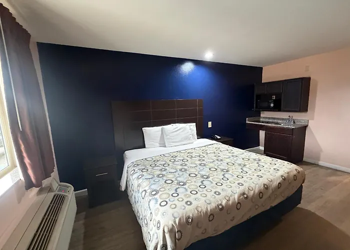 Paradise Inn & Suites