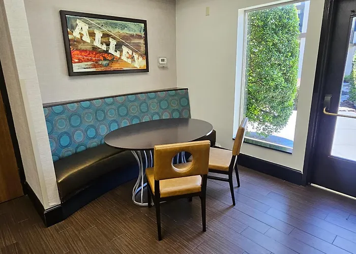 Club Inn & Suites