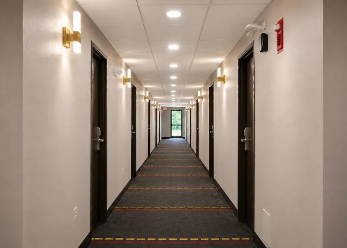Super 8 By Wyndham Champaign