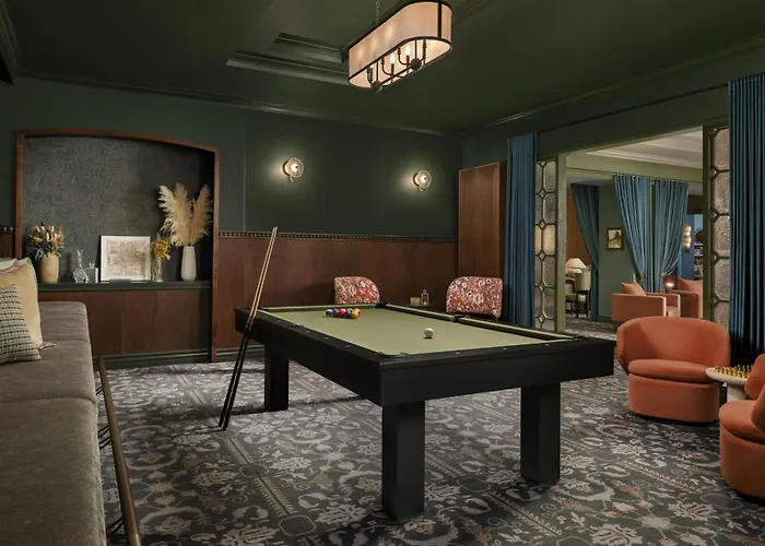 Louie, A Davenport , Autograph Collection