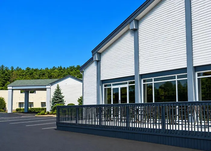 Resorts Guide Clarion Inn & Suites At The Outlets Of Lake George