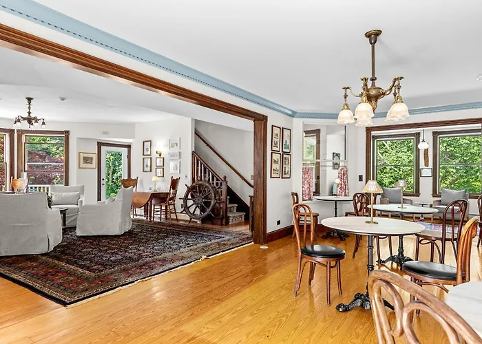Bed and Breakfast Inn At The Oaks